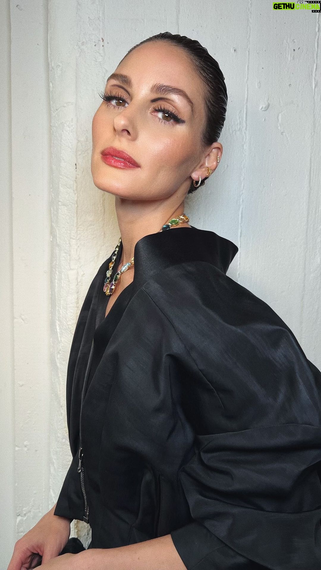 Olivia Palermo Instagram - GLAM for @glamourmag’s Women of the Year Awards! 🖤 💇🏼♀️: @kenna_hair_ 💄: @andrea_tiller 👗 & 👢: @bachmai 📿: @marco_bicego New York City, N.Y.
