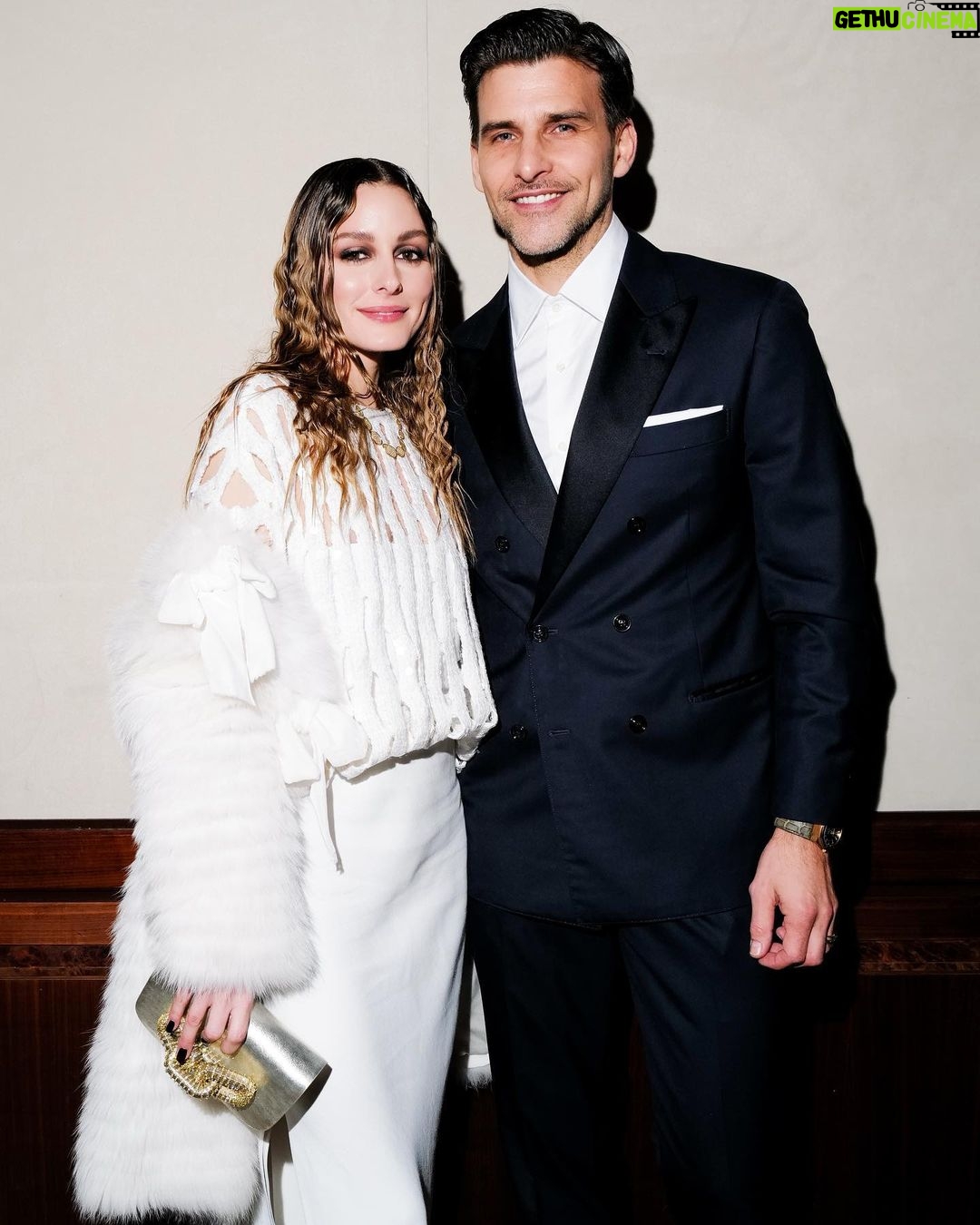 Olivia Palermo Instagram - Swipe β‘οΈ for our prom photo from the @neimanmarcusgroup awards! π Congratulations @brunellocucinelli_brand @aminamuaddiofficial and @jonathan.anderson on your well-deserved accolades π La Girafe