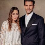 Olivia Palermo Instagram - Swipe ➡️ for our prom photo from the @neimanmarcusgroup awards! 😂 Congratulations @brunellocucinelli_brand @aminamuaddiofficial and @jonathan.anderson on your well-deserved accolades 🏆 La Girafe