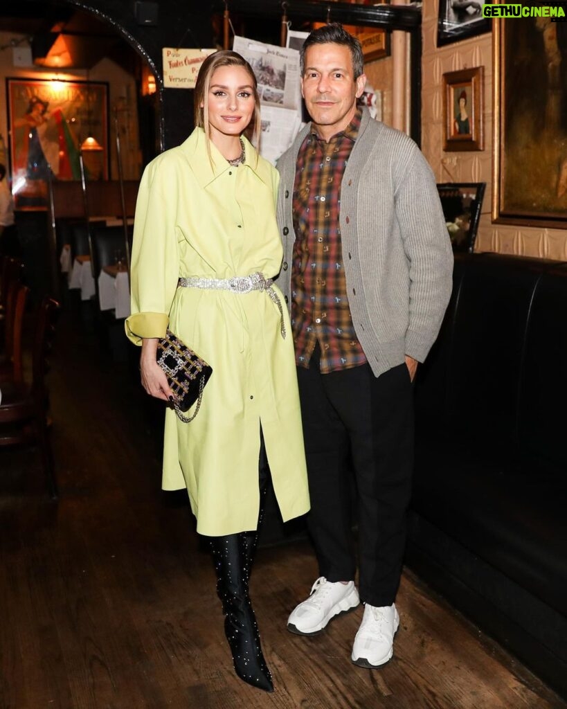 Olivia Palermo Instagram - Co-hosted an intimate dinner with @mackage last night to bring some fabulousness back to #NYFW! 💛🧥 The only thing chicer than the outerwear was the room full of amazing people 🥰 Love you all and thank you for kicking off Fashion Month with me!!! 📷: @thestewartofny | @neilrasmus for @bfa Raouls