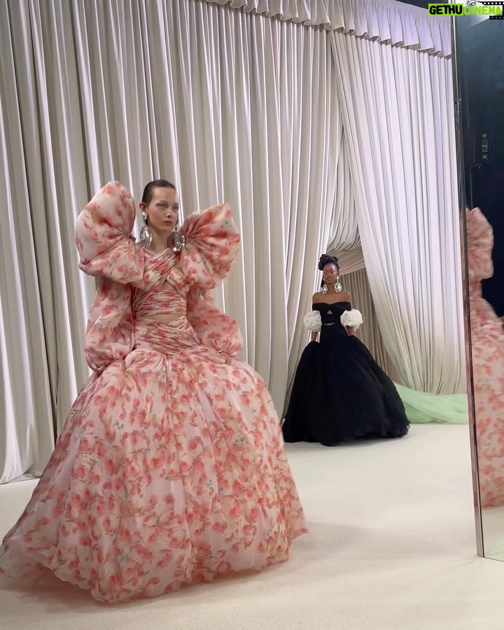 Olivia Palermo Instagram - @OliviaPalermo took @VogueGermany to the @GiambattistaValliParis Haute Couture Show in Paris. #voguegermany #giambattistavalli #oliviapalermo Paris, France