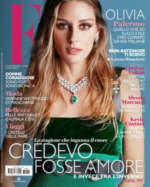 Olivia Palermo Instagram - First editorial of the new year!  @thatsfabofficial 🎉  Swipe 👉 to see some of my favorite shots from the spread. On Italian newsstands now 📰

📕: @sonolucadini @vcassieri 
📷: @alangelati 
👗: @chloebeeneystyling 
💇🏼‍♀️: @lisetgarza
💄: @nadinebauer 
🎬: @wibmilano