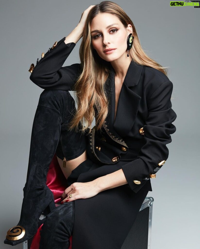 Olivia Palermo Instagram - First editorial of the new year! @thatsfabofficial 🎉 Swipe 👉 to see some of my favorite shots from the spread. On Italian newsstands now 📰 📕: @sonolucadini @vcassieri 📷: @alangelati 👗: @chloebeeneystyling 💇🏼‍♀️: @lisetgarza 💄: @nadinebauer 🎬: @wibmilano