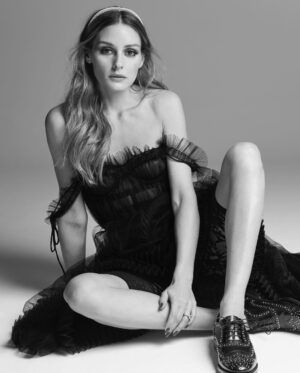 Olivia Palermo Instagram - First editorial of the new year!  @thatsfabofficial 🎉  Swipe 👉 to see some of my favorite shots from the spread. On Italian newsstands now 📰

📕: @sonolucadini @vcassieri 
📷: @alangelati 
👗: @chloebeeneystyling 
💇🏼‍♀️: @lisetgarza
💄: @nadinebauer 
🎬: @wibmilano