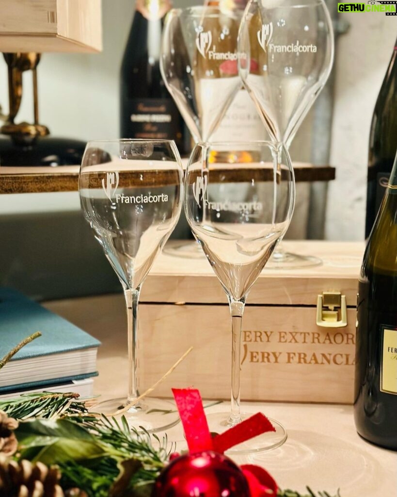 Olivia Palermo Instagram - Feeling festive with @franciacorta while on the road 🥂🎄 #franciacorta Berlin, Germany