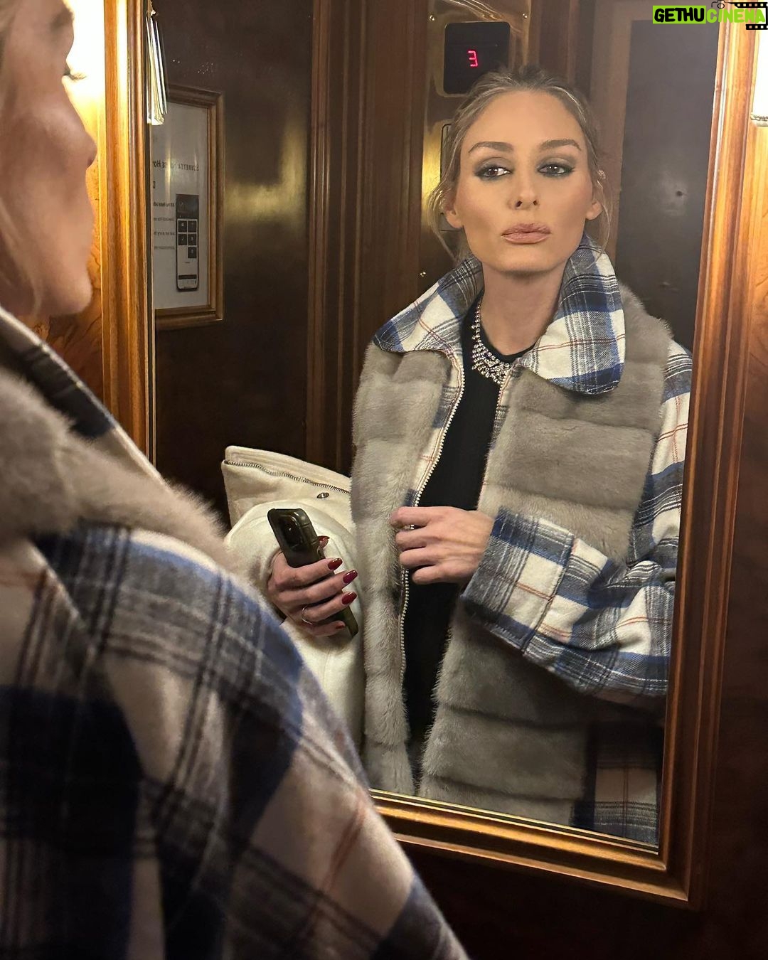 Olivia Palermo Instagram - In residence 🤗😉💗 @suvrettahouse 🎄🌲🏢🌨️🌄🎉☃️❄️ Hotel Suvretta House
