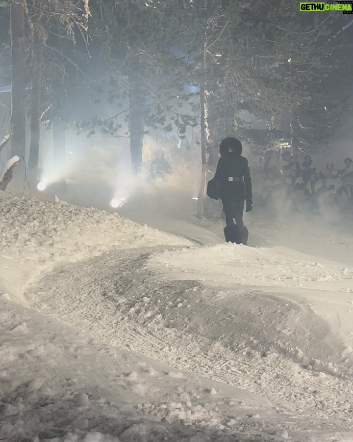 Olivia Palermo Instagram - A perfect Moncler weekend! β·οΈπΏπ§€π§£ποΈThank youπ @remoruffini ππ»π and to the @moncler team as well ππ»π for an incredible weekend! And an extra thank you to Teodora @kulmhotel β¨ππ» youβre the best ! β¨ Sankt Moritz