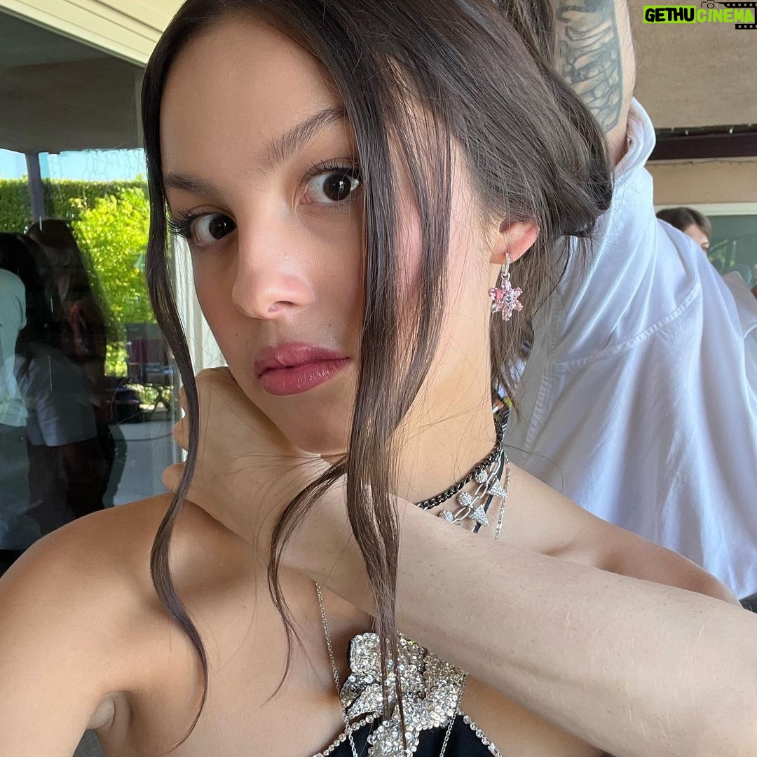 Olivia Rodrigo Instagram - TGIF thank god it’s february!!!!!