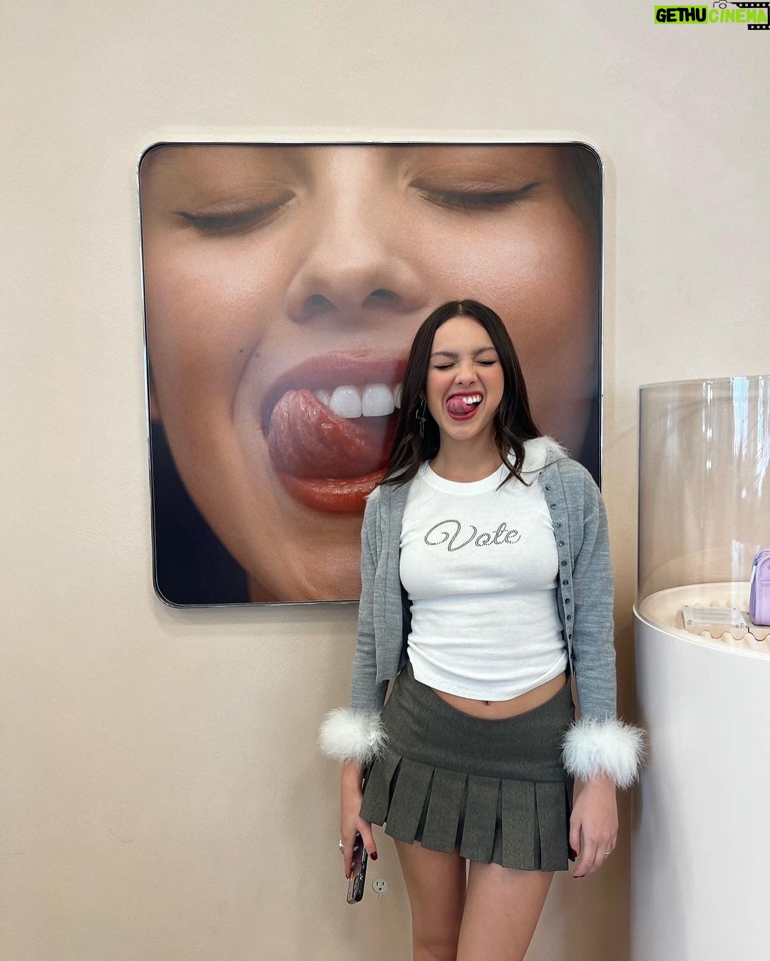 Olivia Rodrigo Instagram - my @glossier set is out now!!! 💘💘💘