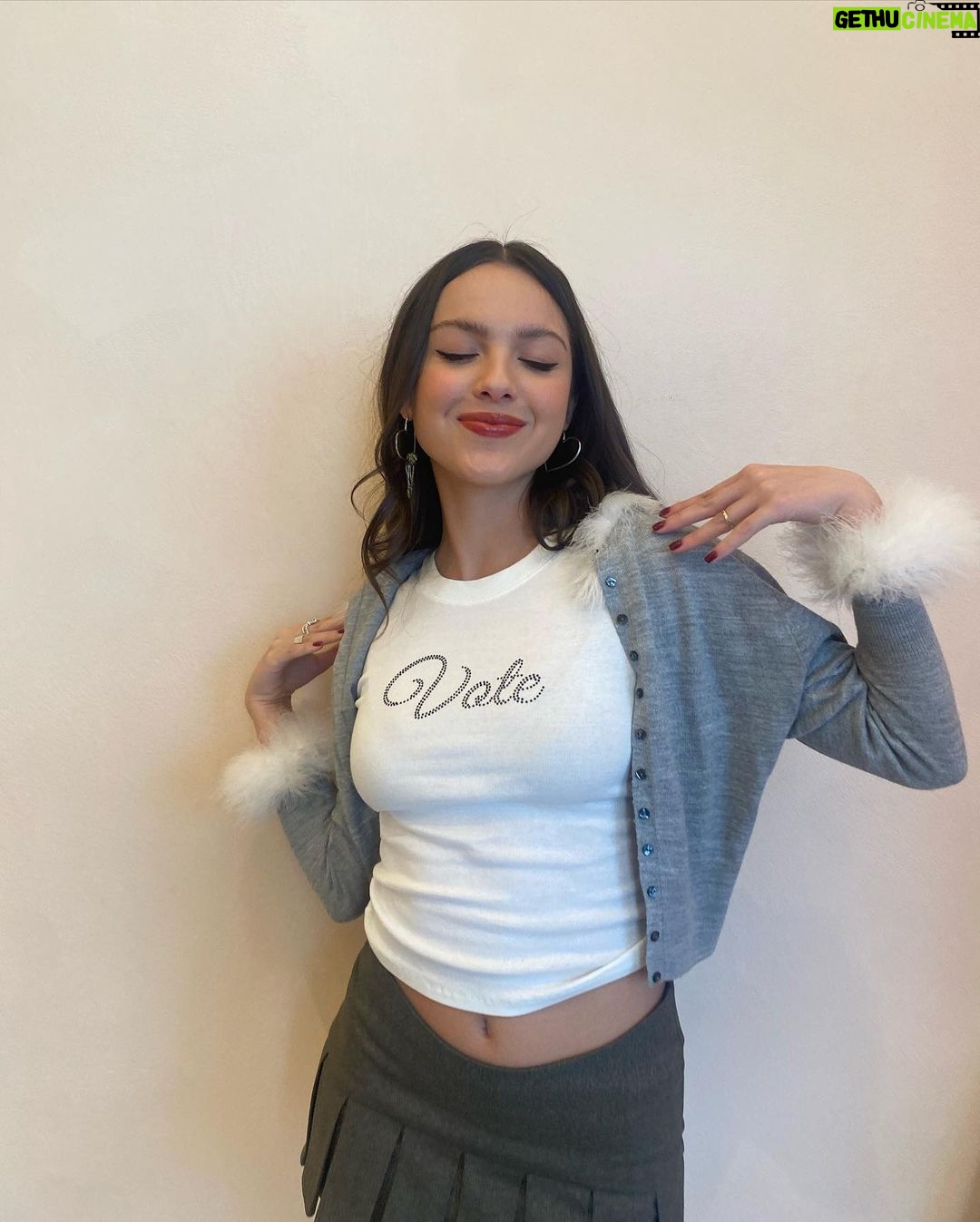 Olivia Rodrigo Instagram - my @glossier set is out now!!! 💘💘💘