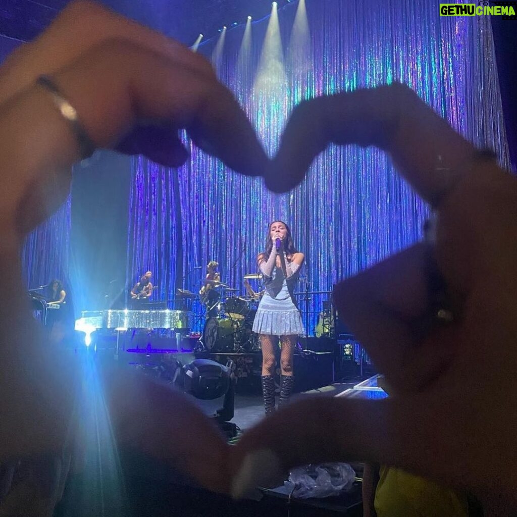 Olivia Rodrigo Instagram - SOUR TOUR is officially finished. i miss y’all already. one of the best experiences of my 19 years. i feel so lucky that you guys are a part of my life and I’m very grateful that I get to be even the smallest part of yours. thank you💜💜💜
