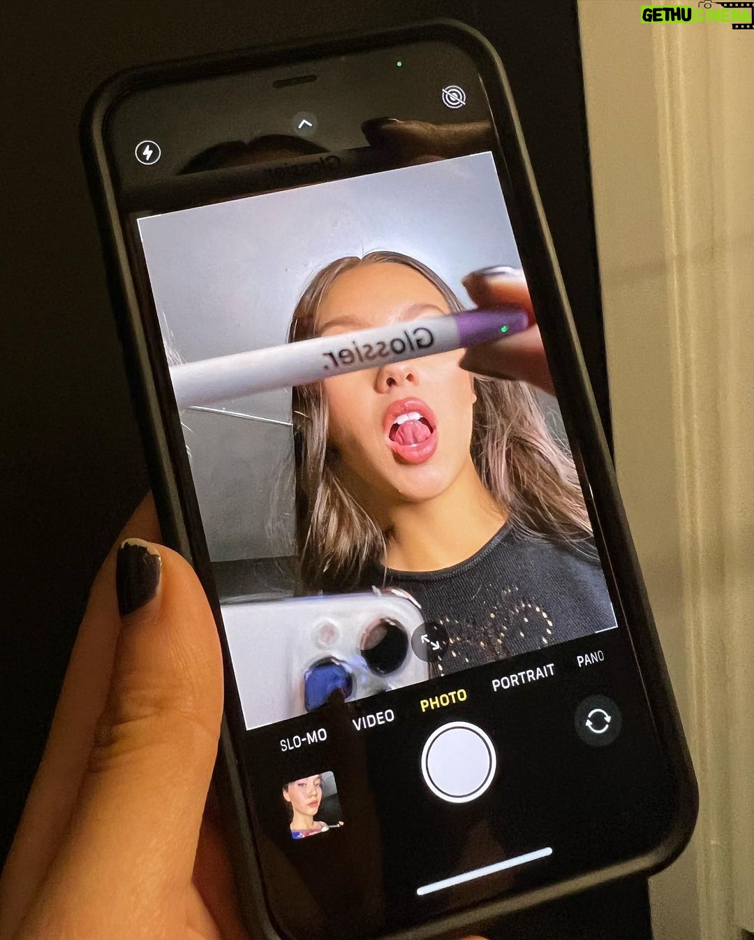 Olivia Rodrigo Instagram - i π my @glossier no. 1 eye pencil π¦ππΏπΎ