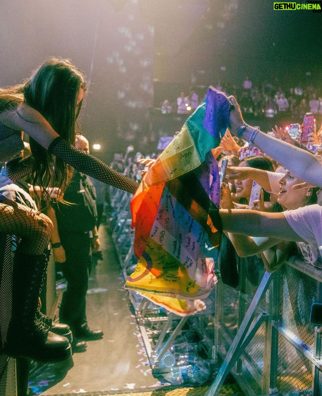Olivia Rodrigo Instagram - SOUR TOUR in europe!!!! been wonderful so far. Germany Italy and Switzerland!!!! thank you!!!! 💜💜💜🦋🦋🦋💜💜
