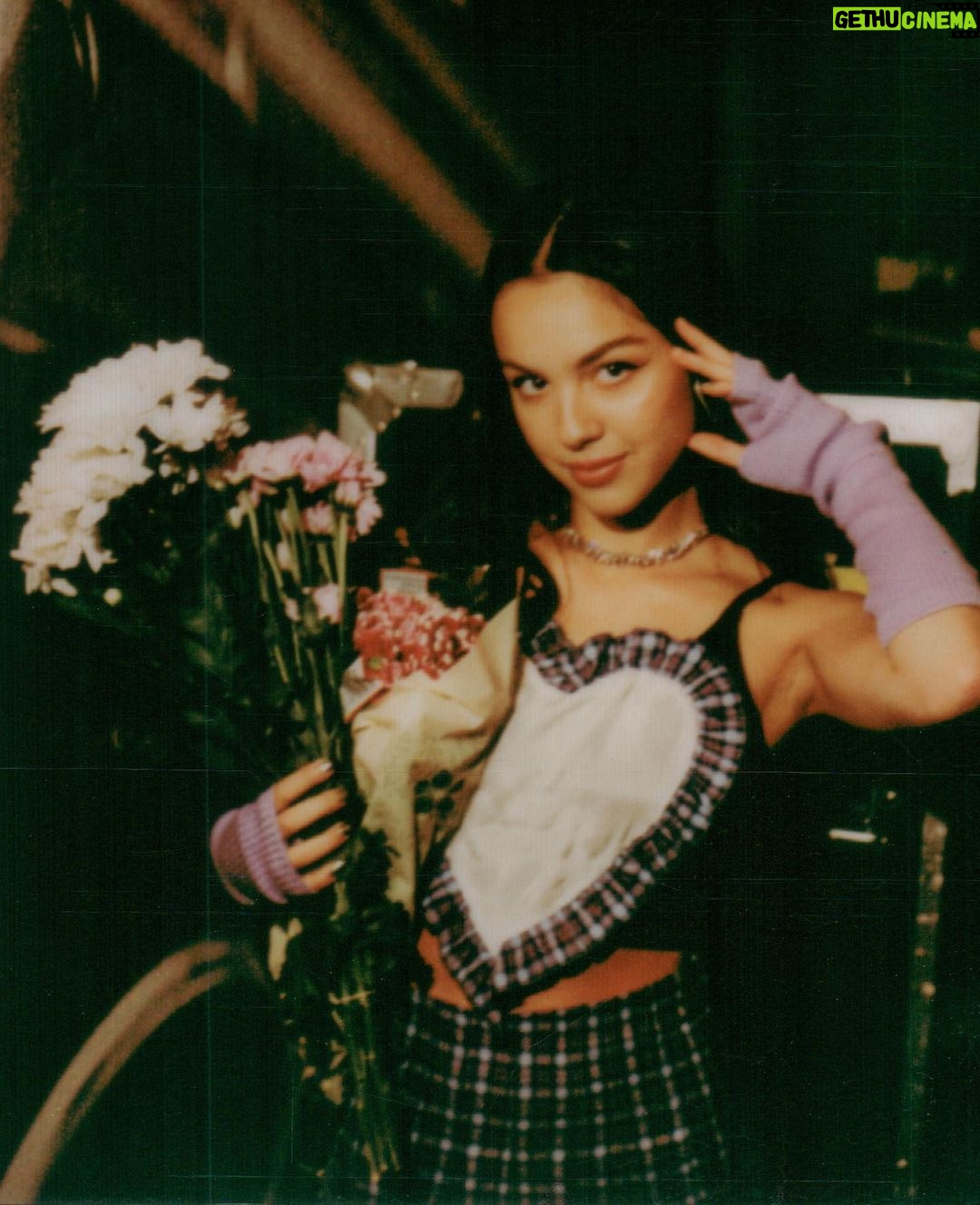 Olivia Rodrigo Instagram - SOUR TOUR in europe!!!! been wonderful so far. Germany Italy and Switzerland!!!! thank you!!!! 💜💜💜🦋🦋🦋💜💜