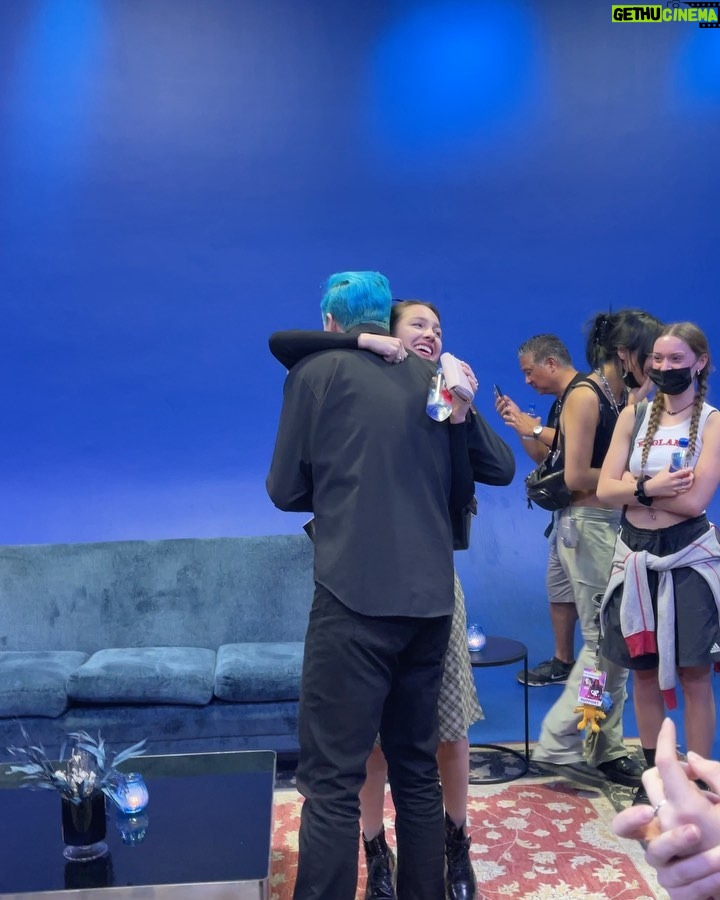 Olivia Rodrigo Instagram - got to meet my hero of all heroes today. still crying. thank u @officialjackwhite for being so kind to ur biggest fangirl. everyone go listen to fear of the dawn!!!!!ππππππ¦π¦π¦π¦ Third Man Records