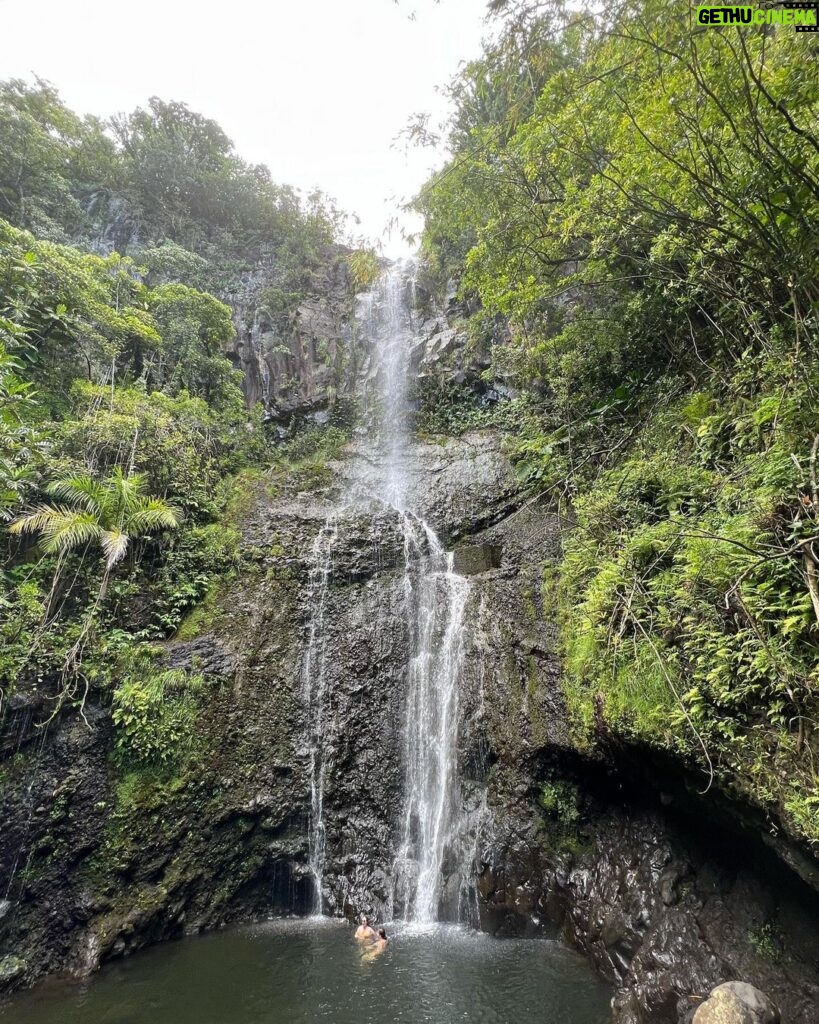 Olivia Rodrigo Instagram - vacay dumpppp 🌴👾🌺🌴❤️‍🩹🫶🏼🌸💕 Four Seasons Resort Maui at Wailea