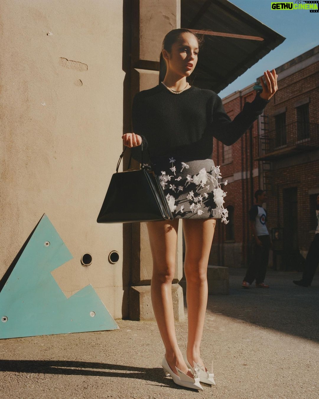 Olivia Rodrigo Instagram - wowowow so unbelievably honored to be on the cover of @voguemagazine ❣️ thank you @jiatortellini for such a thoughtful conversation and @theodegueltzl for the beautiful photos. incredibly appreciative of the entire Vogue team for their passion and kindness. ❤️🩹❤️🩹❤️🩹 Vogue // @voguemagazine Photographer: Théo de Gueltzl // @theodegueltzl Writer: Jia Tolentino // @jiatortellini Fashion Editor: Alex Harrington // @alex_jordan_harrington Hair: Jimmy Paul // @jimmypaulhair Makeup: Fara Homidi // @farahomidi Talent Director: Sergio Kletnoy // @sergiokletnoy