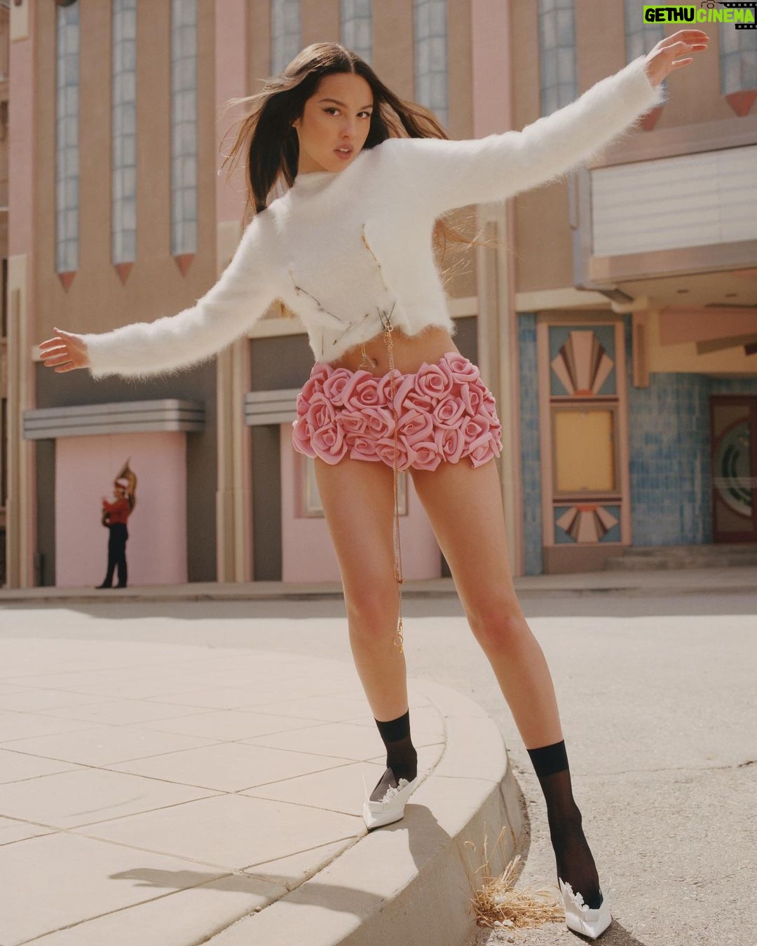Olivia Rodrigo Instagram - wowowow so unbelievably honored to be on the cover of @voguemagazine ❣️ thank you @jiatortellini for such a thoughtful conversation and @theodegueltzl for the beautiful photos. incredibly appreciative of the entire Vogue team for their passion and kindness. ❤️🩹❤️🩹❤️🩹 Vogue // @voguemagazine Photographer: Théo de Gueltzl // @theodegueltzl Writer: Jia Tolentino // @jiatortellini Fashion Editor: Alex Harrington // @alex_jordan_harrington Hair: Jimmy Paul // @jimmypaulhair Makeup: Fara Homidi // @farahomidi Talent Director: Sergio Kletnoy // @sergiokletnoy