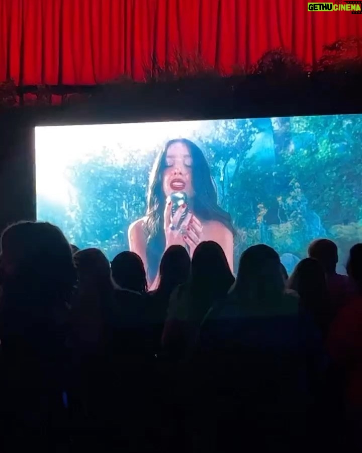 Olivia Rodrigo Instagram - thank you thank you thank you for all the love u guys have been showing vampire💌❤️ i am so excited for this new chapterrrrr 🫶🏼🫶🏼🫶🏼🫶🏼🫶🏼