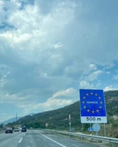 Olivia Ruiz Instagram - #blueisthenewblack #juillet2023 🥰💝💖 Je vous embrasse! Olivia