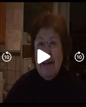 Olivia Ruiz Instagram - Tu es née sous le nom si facile à porter de Purification… Tu étais si moderne, et si peu pratiquante malgré ta chrétienté, que j’ai toujours trouvé que ce prénom ne t’allait pas du tout. 
Puis Purification Ruiz-Monpean, est devenue Rita Blanc. 
Hier, 28 janvier 2023, nous t’avons accompagnée dans ta dernière demeure.
Nous avons appris à cette occasion que le 28 janvier 1939, tu grimpais dans le dernier train au départ de Girona avant la fermeture de la frontière Française aux trains provenant d’Espagne. Tu avais six ans.
Depuis hier nous savons tous que tu as fait partie de la retirada, l’exode des républicains espagnols, et que c’est dans un camp de concentration à Rennes que tu es entrée en détention 4 jours plus tard, avec ta maman et tes trois sœurs aînées… 
(Suite en commentaire)