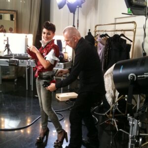 Olivia Ruiz Instagram - Il était tellement bien ce moment, @jpgaultierofficial ❤️!
Quand est-ce qu’on joue à nouveau? 
Je suis prête! 😉
#rockabilly #avantaprès #métamorphose #punkdiva