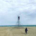Olivia Ruiz Instagram - Tu es le sel, la cannelle, le piment Tu es le sucre, le miel Je suis l’enfant... #narbonneplage #aude #occitaniemonamour #ninominiño #mamá #newsong