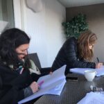 Olivia Ruiz Instagram - Il y a un an, pile, nous finissions les corrections de La commode aux tiroirs de couleurs sans imaginer un instant que vous lui réserveriez un tel accueil... L’occasion de vous exprimer à nouveau toute ma gratitude, à vous chers lecteurs ainsi qu’à cette équipe de rêve qui a accompagné mon travail 🙏❤️ Je vous embrasse Olivia @editionsjclattes @veroniquecardi @ctrapenard @instavinzz @sophiemousselon @carlota1982 @missdieuleveult
