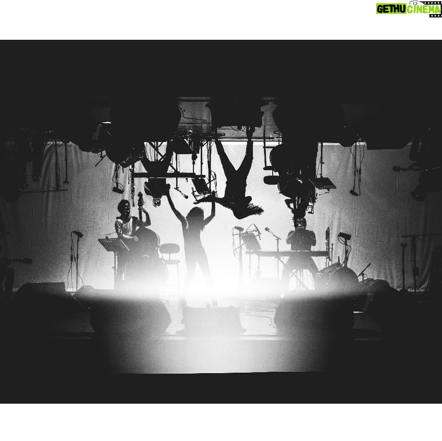 Olivia Ruiz Instagram - A tout de suite Cher @ruquierlaurent Ravie de venir évoquer mon nouveau spectacle Bouches Cousues, et de rouvrir les tiroirs de ma commode dans #onestendirect ce soir Photo: @rodmaurice_ Mise en scène: @jeremielip #bouchescousuesleconcert #bouchescousues