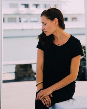 Olivia Ruiz Instagram - Parfois tout fout le camp, et un regard, si doux, te permet de retrouver le calme et l’apaisement en une seconde... @laurag Merci toi❤️