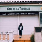 Olivia Ruiz Instagram - « Heureusement que la vie va vite au café. On n’a pas le temps de s’apitoyer. Sauf sur le sort de ceux qui nous confient leurs chagrins et qui comptent sur nous pour en prendre soin. » #lacommodeauxtiroirsdecouleurs