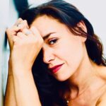 Olivia Ruiz Instagram - Tiroir 8: Le baromètre « Ça ricanait au café, m’accusant de faire beaucoup de bruit pour rien. Tu parles d’un rien. Sans ce rien, tu ne serais pas là. La commode non plus. » #lacommodeauxtiroirsdecouleurs