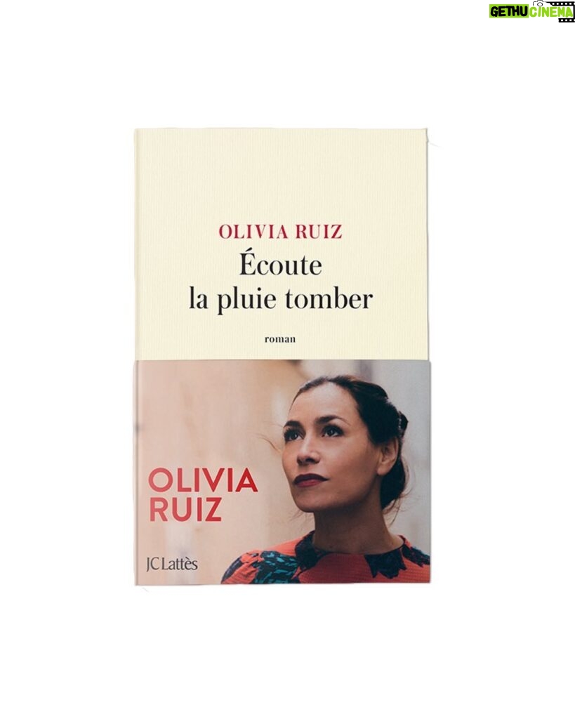 Olivia Ruiz Instagram - En pleine écriture depuis 6h du matin, j’ai failli zapper ma promesse! Emotion embrumée mais immense émotion tout de même de vous annoncer que le 11 mai «  Écoute la pluie tomber » sera à vous. Je vous embrasse Olivia