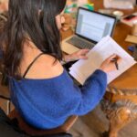 Olivia Ruiz Instagram - Dimanche studieux avec les corrections de mon nouveau livre 😅 Quel vertige de savoir qu’il sera bientôt terminé… Promis, demain 18h, je vous en dis un petit peu plus! Je vous embrasse Olivia