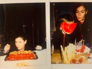 Olivia Ruiz Instagram - Avant d’être vraiment trop en retard, je tiens à vous souhaiter, ainsi qu’à ceux que vous chérissez, une année 2022 douce et joyeuse, chargée de soleil, de ciels bleus, de bienveillance, d’amour, et de folles aventures ou projets, en dépit de tout ce qui nous empêche. 

Et un Grrrrrrand merci à tous pour vos messages de bonne année et de joyeux annniversaire. 🥰❤️

Je vous embrasse

Olivia