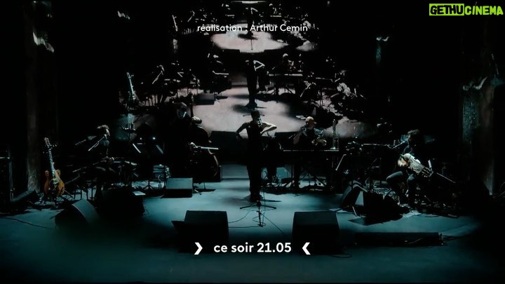 Olivia Ruiz Instagram - Le spectacle Bouches Cousues dans votre salon, Cโest ce soir! Rdv ร 21h05 sur la chaรฎne Culturebox โ๐ป๐ฅ๐๐ป๐๐ฅณ๐ #bouchescousuesleconcert #bouchescousues @jeremielip #ruizteam @les_bouffes_du_nord @asteriosspectacles @sombreroandco @rossinante_paris