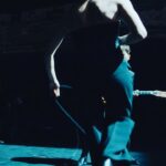 Olivia Ruiz Instagram - Bonsoir tout le monde Assez absente ces temps, en immersion studieuse dans l’écriture de mon second roman. En revanche, lundi soir je m’invite chez vous! À 21h05, Bouches Cousues aux Bouffes du Nord sur Culturebox. J’espère que ça vous donnera envie de le voir « en vrai » en 2022! Je vous embrasse Olivia #bouchescousues #bouchescousuesleconcert @jeremielip @rossinante_paris @ruizteam @asteriosspectacles @cultureboxftv @sombreroandco #españa #exil #migration #nietosdelexilio
