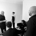 Olivia Ruiz Instagram - On est allé fureter dans les loges d’Olivia avant le dernier concert. La chauffe de voix de Mademoiselle et les musiciens 15 minutes avant le concert, ça ressemble à ça. 😉🤫🤫 #theatre #show #singer #actor #theater #musicaltheatre #art #music #performance #dance #drama #stage #actorslife  Retrouvez le spectacle Bouches Cousues du 19 au 23 octobre au théâtre @les_bouffes_du_nord !✨ 👉🏻 Lien de la billetterie en bio