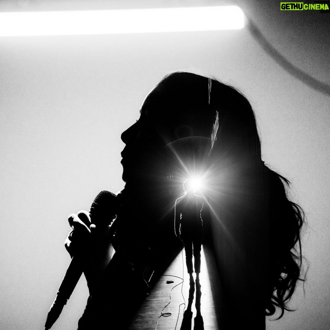 Olivia Ruiz Instagram - Quand je regarde cette liste de concerts à venir, je ne sais plus si je suis trooooop joyeuse, impatiente, flippée, excitée, en panique, au taquet, on fire…. Ou bel et bien tout ça à la fois… de savoir que nos retrouvailles approchent… 😅❤️🔥🥵🤗💗💝❤️🔥