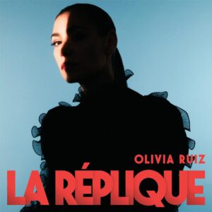 Olivia Ruiz Instagram - Surprise! 😉
À minuit, la chanson LE SEL, nouvel extrait de l’album à venir, sera entièrement votre. 
Hâte de savoir si elle vous plaît, et en attendant, que cette année soit pour chacun de vous telle que vous la rêvez!
Je vous embrasse ❤️

📸 @charlotteabramow 💙