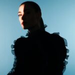 Olivia Ruiz Instagram - @charlotteabramow a jonglé avec les ombres et la lumière pour m’offrir la pochette de mon nouvel album… 🥰💗❤️💝 Il s’appelle « LA RÉPLIQUE » et sera dispo dès le 1er mars 2024. Pour les impatient.e.s, le disque est dès à présent disponible en précommande partout. Les précos passées sur ma boutique officielle (lien en bio) seront signées de ma petite main avec grand soin ✍️🤗 Vous trouverez d’autres surprises 😉 je vous embrasse!