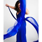 Olivia Ruiz Instagram - J’ai eu la chance de me glisser dans l’objectif de la follement talentueuse @charlotteabramow pour ce qui deviendra la pochette et le livret de l’album à venir. Avec elle, ce fut tour à tour intense, ludique, chaud, délirant, poétique, guerrier, mystérieux, joyeusement bordélique, brut, brutal ou tout doux… Et évident. Toujours. Avec elle comme avec sa formidable équipe, dévouée petite armée d’artisans, au sens le plus noble du terme. Alors plus que ravie de vous partager quelques extraits de ce shooting! Vous pensez que la couverture album s’y cache? 😉 Je vous embrasse Olivia @vnspntvns @heloise_dombreval @opheliesecq @lesliethibaud @nicolasboualami @glorybox_music @rossinante_paris @agnesjoffre @eduardoguerrerobailaor julien_dvlr @barbarabuiofficial