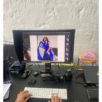 Olivia Ruiz Instagram - J’ai eu la chance de me glisser dans l’objectif de la follement talentueuse @charlotteabramow pour ce qui deviendra la pochette et le livret de l’album à venir. Avec elle, ce fut tour à tour intense, ludique, chaud, délirant, poétique, guerrier, mystérieux, joyeusement bordélique, brut, brutal ou tout doux… Et évident. Toujours. Avec elle comme avec sa formidable équipe, dévouée petite armée d’artisans, au sens le plus noble du terme. Alors plus que ravie de vous partager quelques extraits de ce shooting! Vous pensez que la couverture album s’y cache? 😉 Je vous embrasse Olivia @vnspntvns @heloise_dombreval @opheliesecq @lesliethibaud @nicolasboualami @glorybox_music @rossinante_paris @agnesjoffre @eduardoguerrerobailaor julien_dvlr @barbarabuiofficial