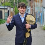 Olivier Aubin-Mercier Instagram - Je suis heureux d'annoncer mon partenariat avec le @repairedugentleman ! Vous allez me voir bien habillé, les chums 😘 Le repaire du gentleman est spécialisé dans le service de vêtement sur-mesure, l'expérience de barbier à l'ancienne et en produits de soin pour homme!! Voici un exemple de suit sur mesure que ma fille et moi avons conçu ! Le repaire du Gentleman 🤝 Canadian Gangster Un gros merci à la gang du repaire