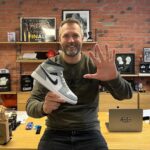 Ondřej Novotný Instagram - 🔥BLACK FRIDAY SOUTĚŽ🔥 tenisky za 5.000kc Kdo by neměl rád tenisky? Myslím, že poslední dobou takoví lidé senad nejsou. I já je mám rád a vlastne cim dal radsi🤩 I proto mame v rodine a OKTAGONU uz delsi dobu toho spravneho manika, ktery nam sezene to po cem touzime. A na cerny patek ti dame spolu šanci vyhrát jedny parádní tenisky za 5.000kc Každý kdo splní následujici podmínky je automaticky zařazen do soutěže o poukaz v hodnote 5tis na vlastní výběr od @sellect.shop Jediné co stačí udělat: 1️⃣ Začni sledovat profil @sellect.shop 2️⃣ Označ do komentáře 3 přátele Vyhláseni proběhne tento pátek na BLACK FRIDAY (24.11.)