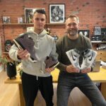 Ondřej Novotný Instagram - 🔥BLACK FRIDAY SOUTĚŽ🔥 tenisky za 5.000kc Kdo by neměl rád tenisky? Myslím, že poslední dobou takoví lidé senad nejsou. I já je mám rád a vlastne cim dal radsi🤩 I proto mame v rodine a OKTAGONU uz delsi dobu toho spravneho manika, ktery nam sezene to po cem touzime. A na cerny patek ti dame spolu šanci vyhrát jedny parádní tenisky za 5.000kc Každý kdo splní následujici podmínky je automaticky zařazen do soutěže o poukaz v hodnote 5tis na vlastní výběr od @sellect.shop Jediné co stačí udělat: 1️⃣ Začni sledovat profil @sellect.shop 2️⃣ Označ do komentáře 3 přátele Vyhláseni proběhne tento pátek na BLACK FRIDAY (24.11.)