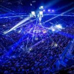 Ondřej Novotný Instagram - Long story short… Reditel Lanxess Areny Stefan za nami prisel klece po turnaji s cenou , kterou dava tem, kteri nejvetsi nemeckou arenu vyprodali. (V nekterych arenach se to dela a je to sympaticke, ne, ze ne) Je to cena predevsim pro nase fanousky. Jak 🇩🇪, kteri jsou vazne oddani svym zapasnikum. Tak ale i pro 🇸🇰🇨🇿 , kteri nas k temhle velkym momentum porad tlaci a to od prvnich dnu. Spousta z Vas byla i v Koline a bud jsme se potkali a nebo jsem Vas slysel. Je to klise, ale je to neuveritelne mit tuhle podporu. Verim, ze vsichni co tenhle turnaj zazili maji na co vzpominat a budou mit chut to zazit znovu✊ P.s. vim, ze par set listku zustalo a to jsem rediteli Stefanovi take rekl, ze si tu cenu nezaslouzime. Ale odpoved byla, ze o tom rozhoduji oni a na 95% je to neco jako odchylka. Mimochodem vedeli jste ze 6% je prumer lidi, kteri maji na akci listek a neprijdou. Kazdopadne tyhle zazitky nam nikdo nevezme 🔥👍 @oktagonmma LANXESS arena