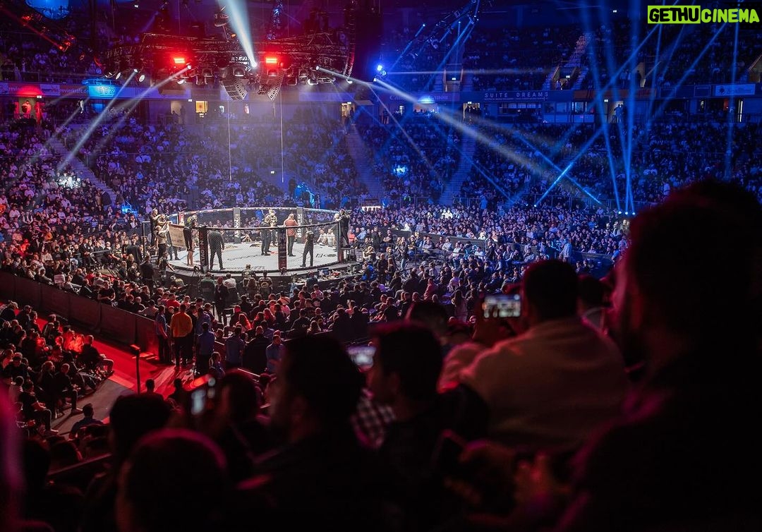 Ondřej Novotný Instagram - 🙏🔥 Kdyby uz nic jineho nemelo prijit, tak to stalo a stoji za to! Vyprodavat areny v 🇸🇰🇨🇿🇩🇪 s milovanym sportem, kdyz v momete, kdy jsme zacinali s @oktagonmma chodilo na MMA mene nez 2.000 lidi☝️ Neni to o Palovi a o me, ale o cele skladacce lidi v OKTAGON MMA , kdy kazdy prida to co umi nejlepe a vznikne z toho nejnavstevovanejsi organizace v 🇪🇺 Pral bych kazdemu z vas, aby zazil jaky je to pocit, kdyz mate nejakou vizi, ktere vlastne nikdo jiny neveri. A vy ji pak pretavite s lidmi okolo vas v realitu. Kdy jedete all in a ono to zas a znovu vyjde… Ted nas ceka @tipsportgamechanger na OKTAGON54 v Ostrave 2.3., ktery jsme prodali do mnoha zemi v ramci TV prav a na ktery se uz celoevropsky tesi mnoho fanousku. Navic ti 🇨🇿🇸🇰 maji jeste hlavni zapas jako 🍒na 🎂 Zkratka jako u kazdeho. Neni vzdy vse zalite sluncem, ale je potreba se umet zastavit a uzit si momenty, ktere vam nepopiratelne ukazuji, ze delate veci, ktere maji smysl a ktere vas naplnuji ✊🙏 Hodne stesti vsem s vasimi sny🔥