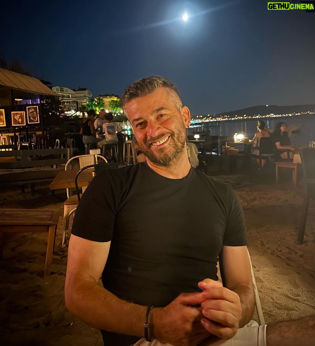 Onur Özaydın - 1.4K Likes - Olsun. Gülmeye devam.