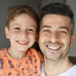 Onur Özaydın Instagram - Ona baktığımda, şu hayatta çözülemeyecek hiçbir şey yokmuş gibi geliyor. Ya da başka bir deyişle, ondan önemli hiçbir şey yokmuş gibi.